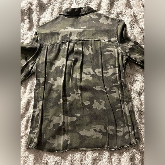 Time & Tru Women's Camouflage Button-Down - Picture 2 of 5